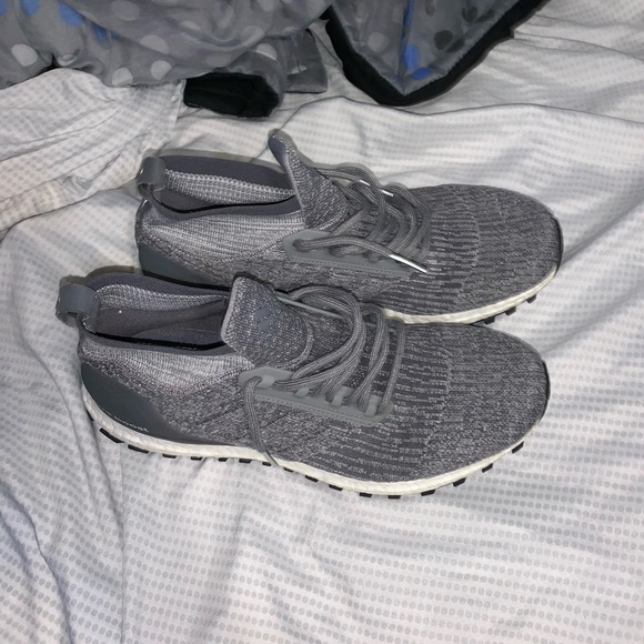 New high top ultaboost - Picture 4 of 5